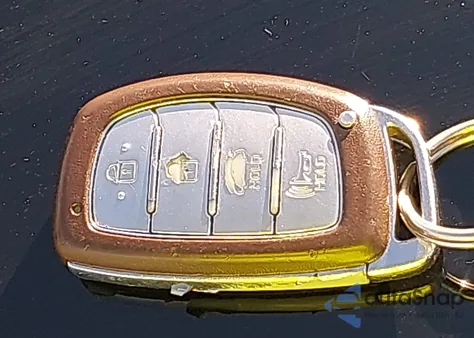 2020 Hyundai Elantra Value Edition z USA, uszkodzony, nr VIN 5NPD84LFXLH584738